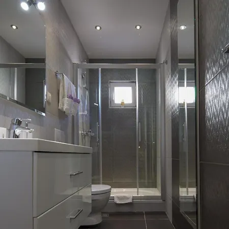 Apartman By The Sea - 20587 Makarska