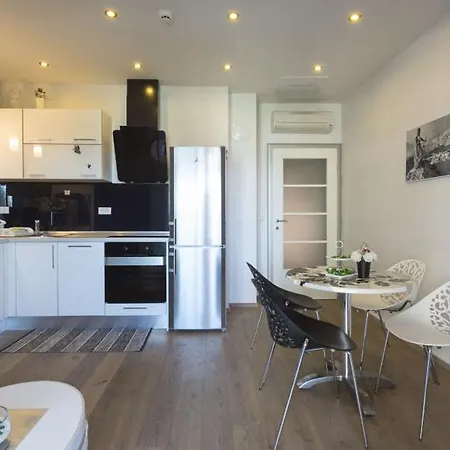 By The Sea - 20587 Apartament